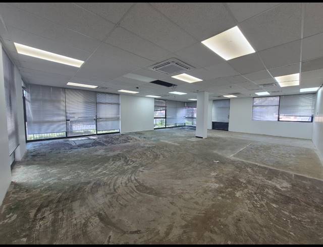 146M² OFFICE TO LET IN SANDHURST